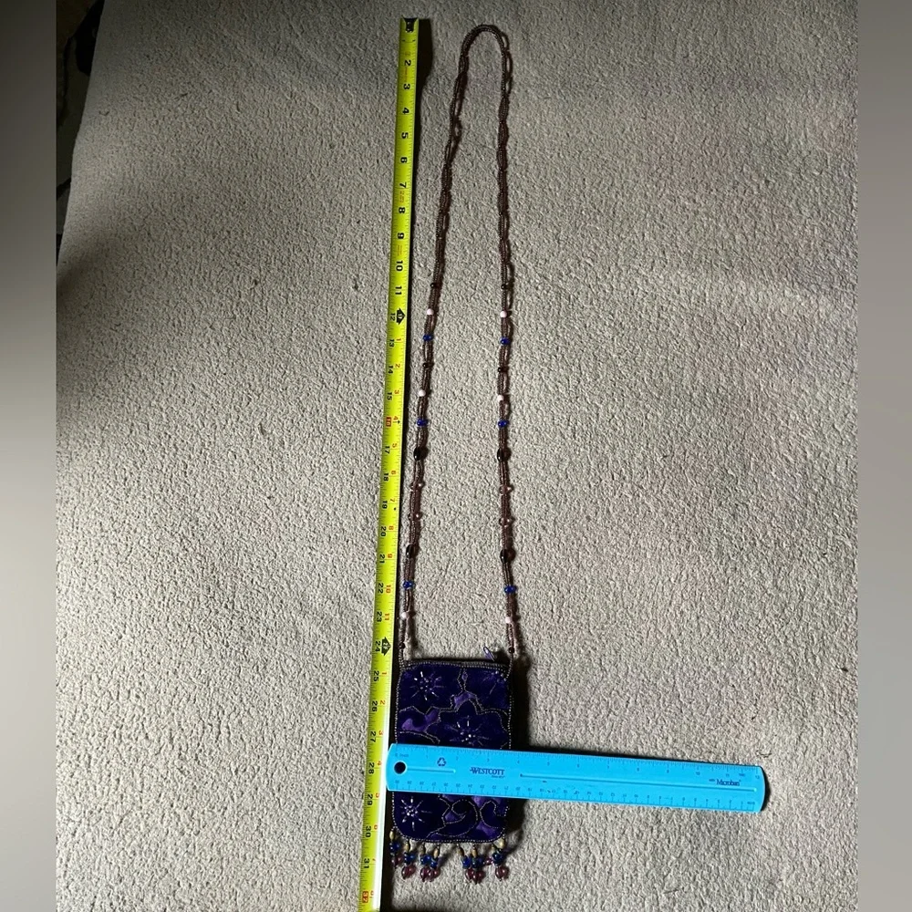 One of a kind, velvet beaded pouch - Picture 2 of 6